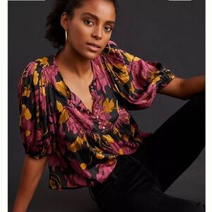 By Anthropologie (EUC) Drapey Henley Pullover Floral Print Size Small